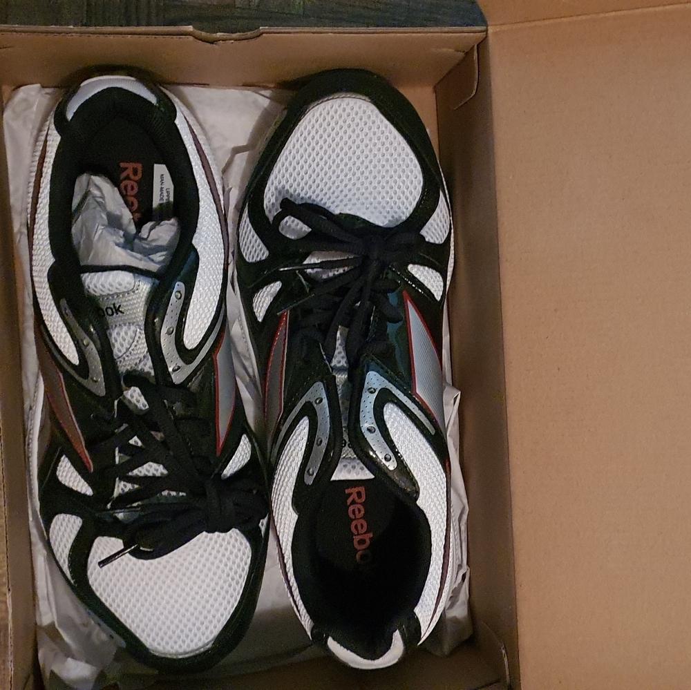 Athletic shoes